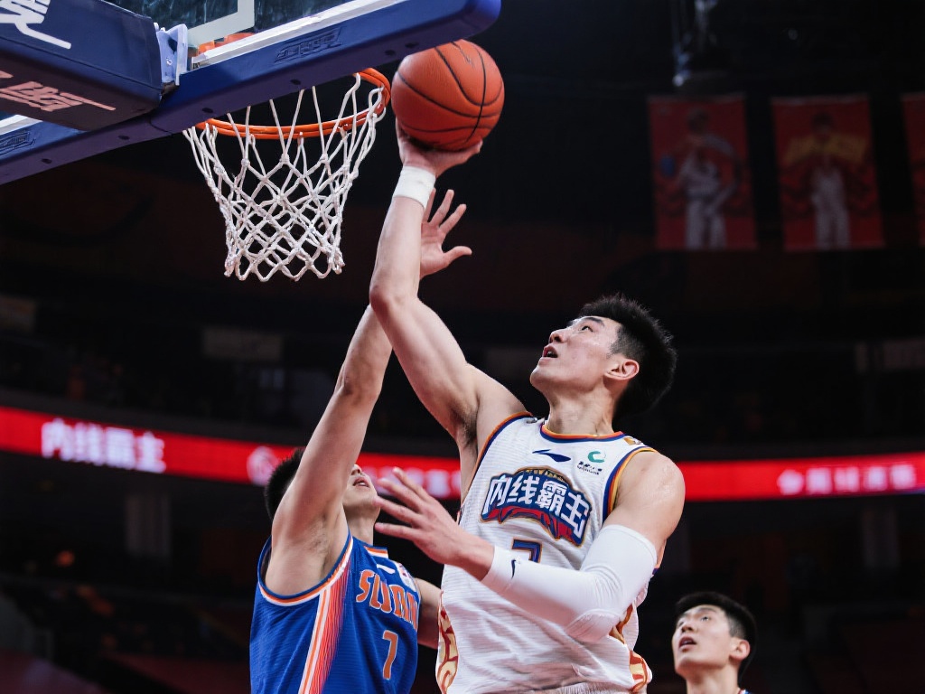 3月29日CBA常规赛：上海对阵新疆 王哲林精彩表现